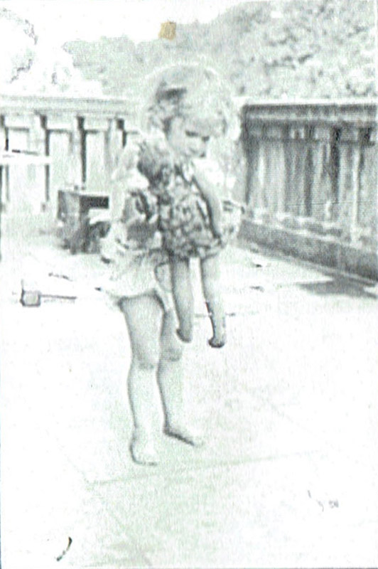 Kinderen de Haas Deborah met pop